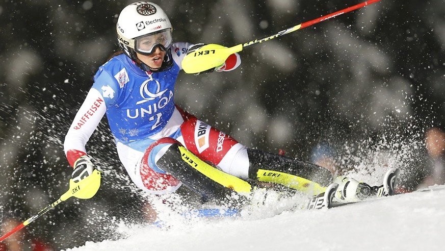 Wendy Holdener fühlt sich im Pulverschnee von Flachau pudelwohl – am Ende fehlen Hundertstel zum Podestplatz.