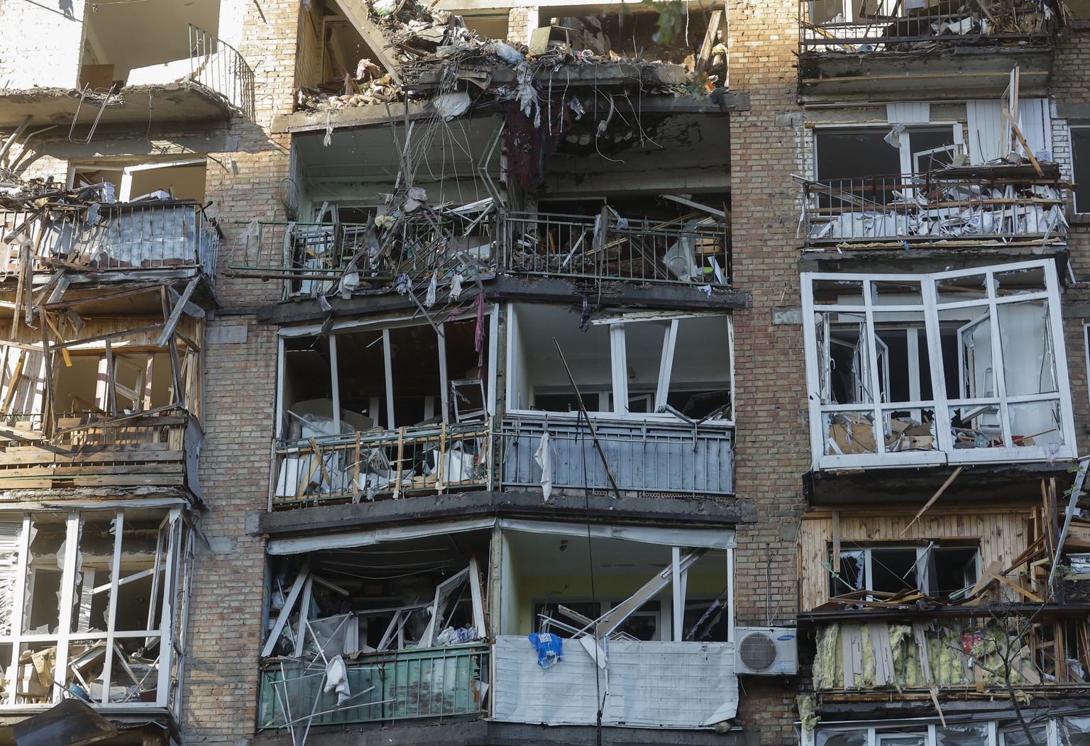Putins Raketen beschädigen die Wohnung unseres Kiew-Korrespondenten