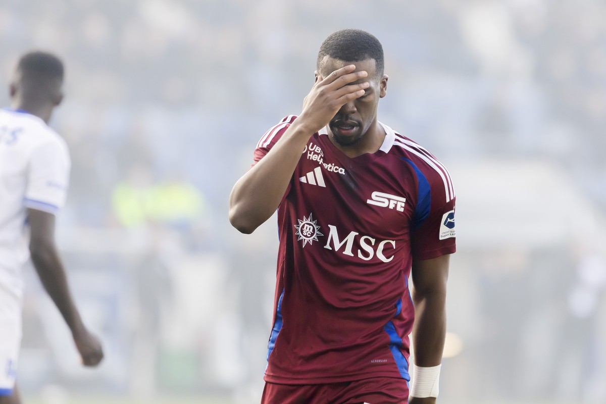 Dereck Kutesa (SFC) reacts after missing a goal, during the Super League soccer match of Swiss Championship between FC Lausanne-Sport, LS, and Servette FC, SFC, at the stade de la Tuiliere in Lausanne ...