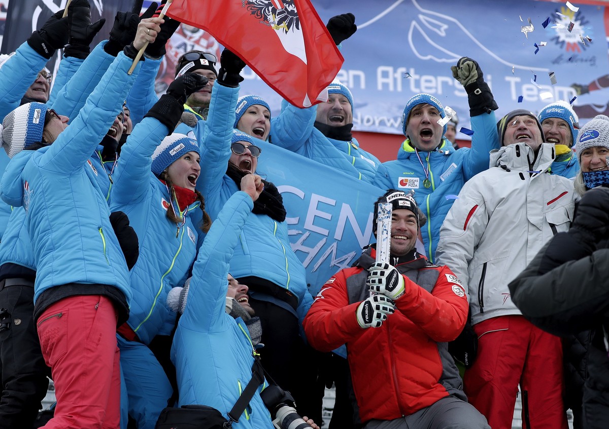 epa07347706 Vincent Kriechmayr (down, R) of Austria celebrates with supporters in the finish area during the men's Super G race at the FIS Alpine Skiing World Championships in Are, Sweden, 06 Feb ...