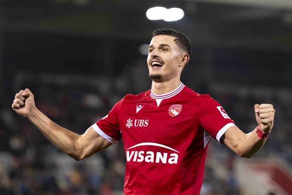 Elmin Rastoder (FCT) jubelt nach seinem Tor zum 2-1 im Super League Spiel zwischen dem FC Thun und dem FC Sion, in der Stockhorn Arena in Thun, am Samstag, 1. November 2025. (KEYSTONE/Anthony Anex)