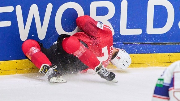 IMAGO / ActionPictures

Enzo Corvi Nr. 71 of Switzerland crashed into the board after fight for the puck against Andrew Peeke USA Nr. 2 in the match SWITZERLAND - UNITED STATES IIHF Ice hockey, Eishoc ...