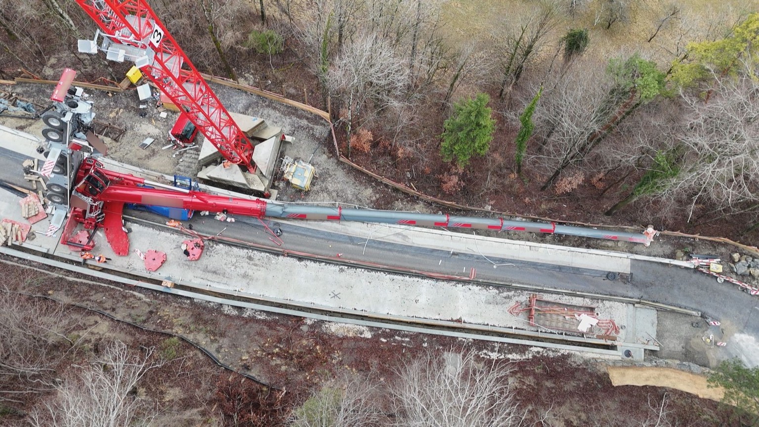 Pneukran umgekippt Stallikon