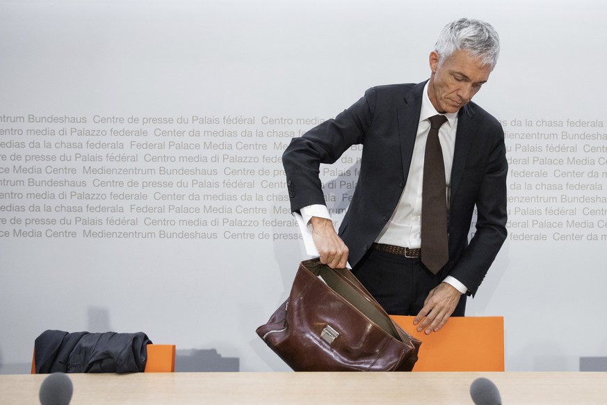 ARCHIVBILD ZUM RUECKTRITTSANGEBOT VON BUNDESANWALT MICHAEL LAUBER --- Swiss Federal Attorney Michael Lauber at the end of a media conference at the Media Centre of the Federal Parliament in Bern, Swit ...