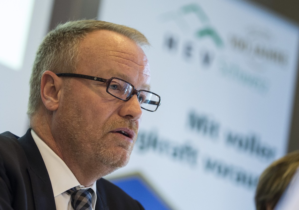 Hans Egloff, Nationalrat und Praesident HEV Schweiz, spricht an einer Medienkonferenz des Hauseigentuemerverbands zum 100 Jahre Jubilaeum des Verbands in Bern, am Freitag, 20. Februar 2015. (KEYSTONE/ ...