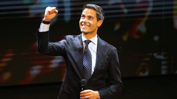 Rob Jetten, leader of the center-left D66 party, speaks on stage during exit poll results an election venue during a general election in Leiden, Netherlands, Wednesday, Oct. 29, 2025. (AP Photo/Peter  ...
