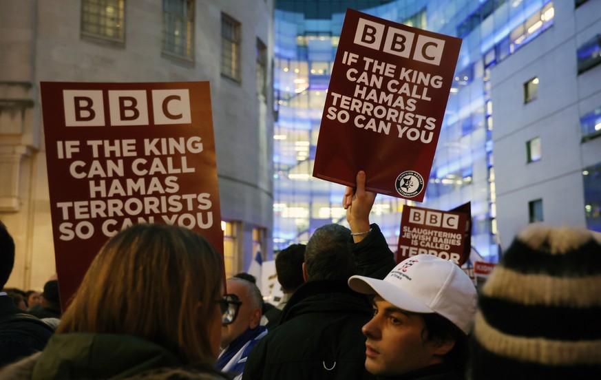 epa10922419 Members of the National Jewish Assembly (NJA) protest outside the BBC headquarters in London, Britain, 16 October 2023. Hundreds of Jewish protesters demonstrated against the BBC for refus ...