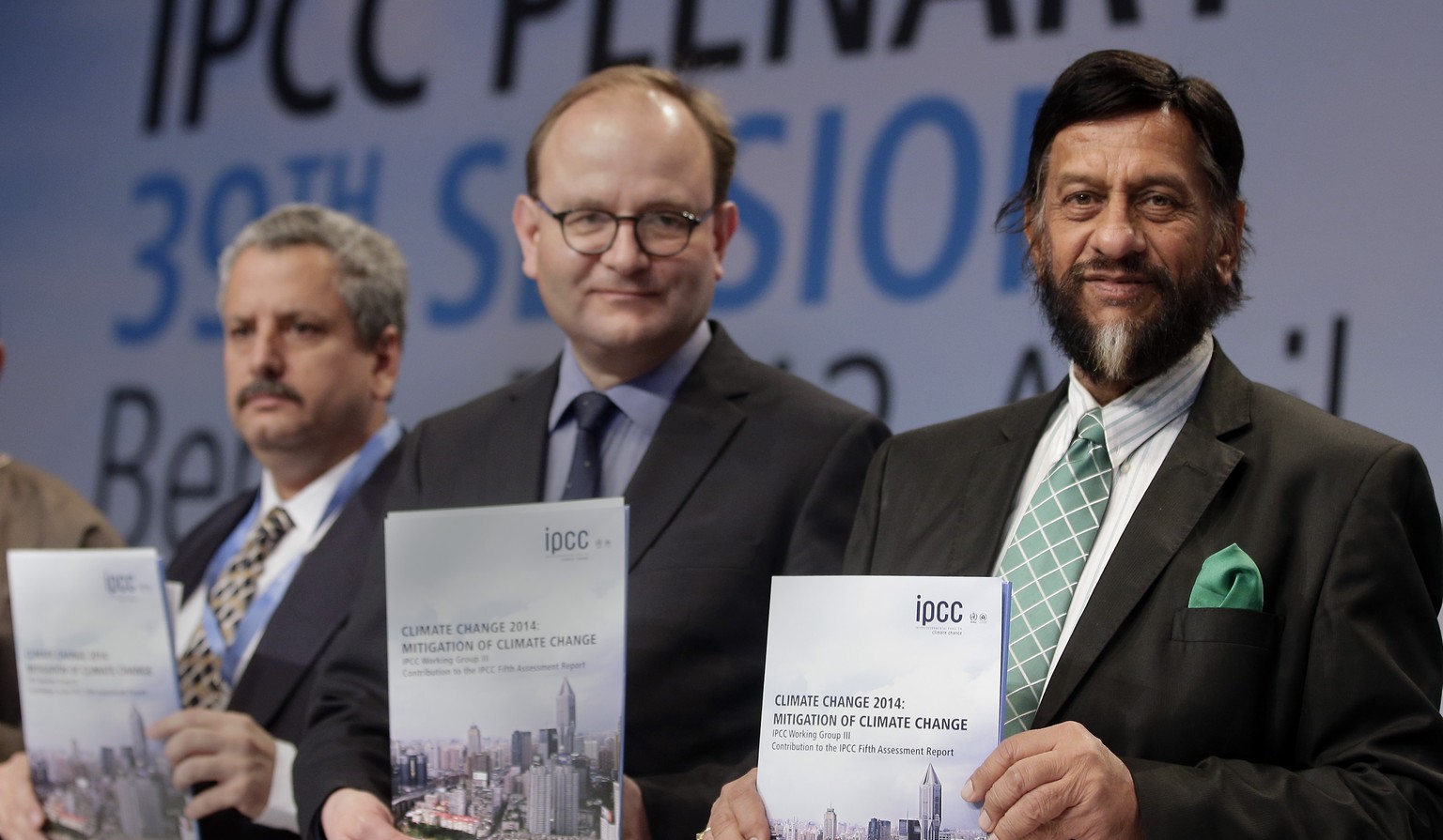 Die IPCC-Experten Ramon Pichs Madruga, Ottmar Edenhofer und Rejendra K. Pachauri (v.l.) am Sonntag&nbsp;vor der Medienkonferenz in Berlin.