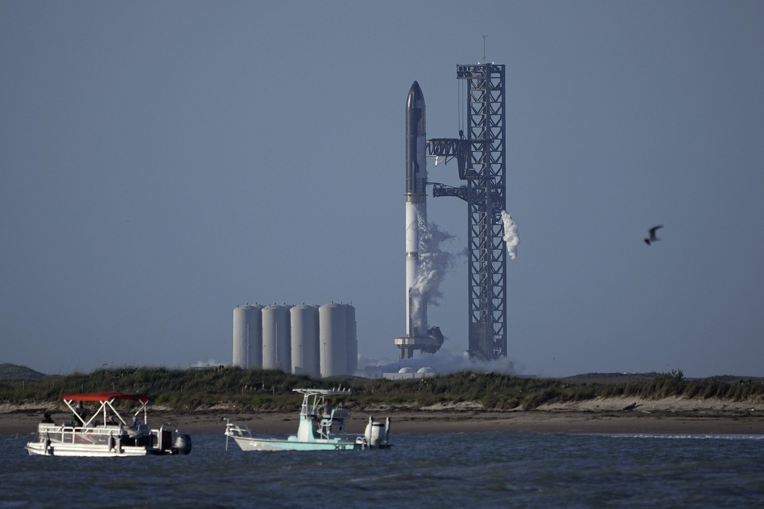 People gather and wait for SpaceX&#039;s Starship to launch in South Padre Island, Texas, Monday, April 17, 2023. (AP Photo/Eric Gay)