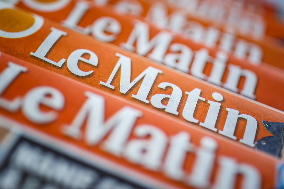 Des copies papier du journal "Le Matin" sont photographiees ce mardi 5 juin 2018 a Lausanne. (KEYSTONE/Valentin Flauraud)