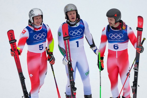 Brazil's Lucas Pinheiro Braathen,center, winner of an alpine ski, men's giant slalom race, poses with second placed Switzerland's Marco Odermatt, left, and third placed Switzerland' ...