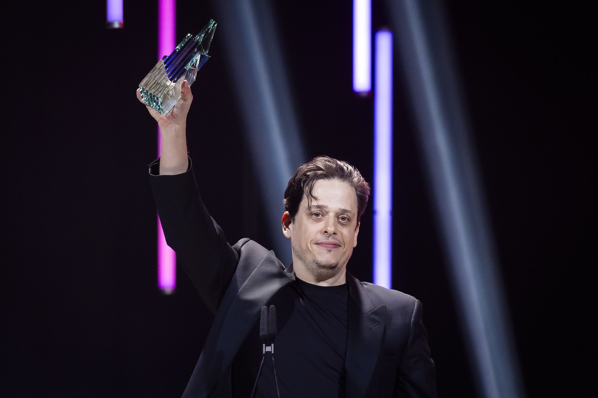Der Schauspieler Karim Barras gewinnt den Preis fuer den besten Darsteller mit dem Film "Bisons".an der Verleihung des Schweizer Filmpreises 2024, am Freitag, 22. Maerz 2024 in der Halle 622 ...
