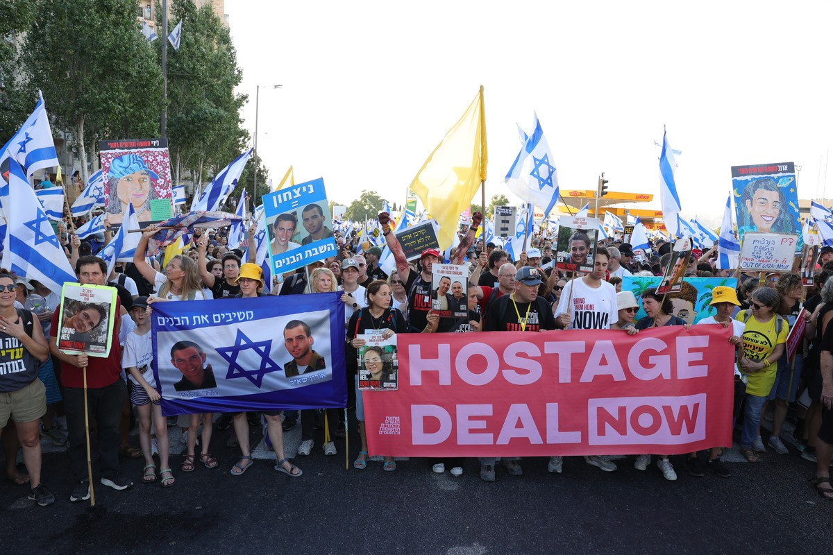 epa11476280 Relatives and family members of Israeli hostages held by Hamas in Gaza and their supporters hold placards, banners and flags as they take part in a protest march calling for the release of ...