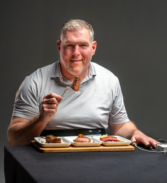 «Diesen Sommer kommt bei uns definitiv mehr auf den Grill.» Schwingerkönig Christian Stucki wirbt für Fleischersatzprodukte.