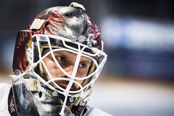 Le gardien genevois Gauthier Descloux, lors du match du championnat suisse de hockey sur glace de National League entre le HC Fribourg-Gotteron et Geneve-Servette HC le vendredi 12 mars 2021 a la pati ...