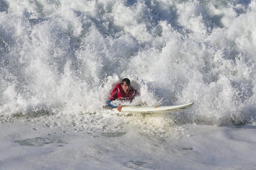 epa05683354 Brazilian surfer Carlos Burle in action during the Nazare Challenge, the Portuguese leg of the World Surf League Big Wave Tour, at Praia do Norte, Nazare, Portugal, 20 December 2016. EPA/M ...