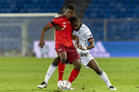 epa08651470 Switzerland&#039;s Breel Embolo, left, fights for the ball against Germany&#039;s Antonio Ruediger, right, during the UEFA Nations League group 4 soccer match between Switzerland and Germa ...