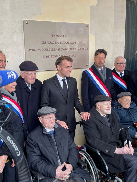 Vom Staatspräsidenten geehrt: François Dochter (links unten) neben Emmanuel Macron.