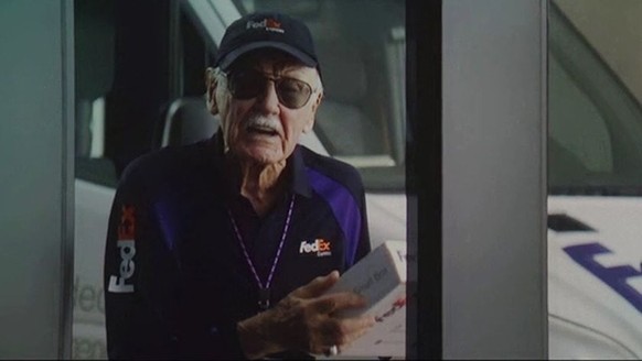 stan lee in „The First Avenger: Civil War“