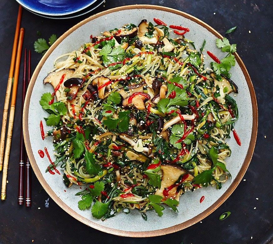 vegan chinese noodles pilz asien china food essen kochen https://www.jamieoliver.com/recipes/vegetables-recipes/vegan-chinese-noodles/