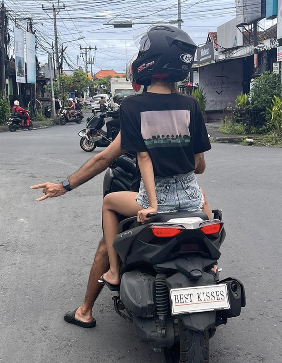 Best Kisses - an illegal traffic sign spotted in Canggu, Bali.