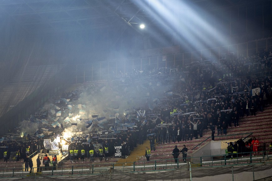 epa07385974 Zurich supporters cheer for their team during the UEFA Europa League round of 32, second leg soccer match between SSC Napoli and FC Zurich in Naples, Italy, 21 February 2019. EPA/MELANIE D ...