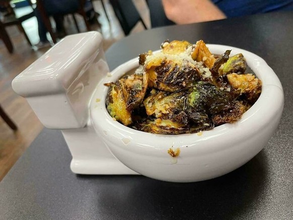 WE WANT PLATES

https://www.reddit.com/r/WeWantPlates/comments/1bmltz4/roasted_brussels_sprouts_served_in_a_toilet/