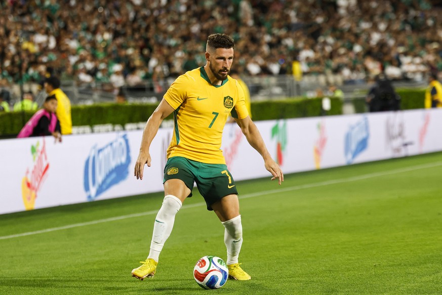 epa13006018 Australia midfielder Mathew Leckie (7) passes the ball during the first half of an international friendly match between Mexico and Australia at the Rose Bowl stadium in Los Angeles, Califo ...