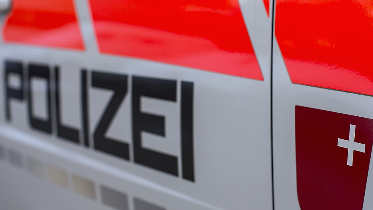 Unsicherer-Autofahrer-verunfallt-in-K-ssnacht-SZ-zwei-Mal