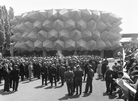 ARCHIVE --- VOR 50 JAHREN, AM 30. APRIL 1964, OEFFNETE DIE SCHWEIZERISCHE LANDESAUSTELLUNG IN LAUSANNE, DIE EXPO 64, IHRE TORE. DAZU STELLEN WIR IHNEN DIESES BILD ZUR VERFUEGUNG --- Die Einweihung des ...