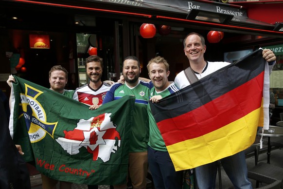 Football Soccer - Northern Ireland v Germany - Euro 2016 - Group C - Paris, France 21/6/16  Northern Ireland and Germany supporters pose as they attend a "fan walk" to go to the Parc des Princes stadium.  REUTERS/Baz Ratner  