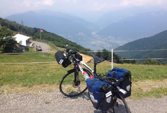 Blick von der Alpe di Neggia runter auf den Lago Maggiore.