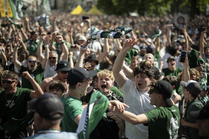 Fans des FC St. Gallen feiern den Sieg ihrer Mannschaft beim Public Viewing des Fussball Cupfinals zwischen dem FC Stade Lausanne-Ouchy und dem FC St. Gallen, am Sonntag, 24. Mai 2026, in St. Gallen.  ...