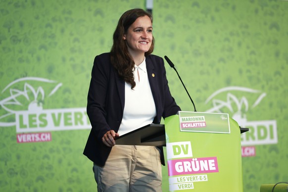 Marionna Schlatter, Nationalraetin GP-ZH, spricht ueber die Resolution Klimavision, waehrend der Delegiertenversammlung der Gruenen Schweiz, am Samstag, 22. August 2026 in Fribourg. (KEYSTONE/Peter Kl ...