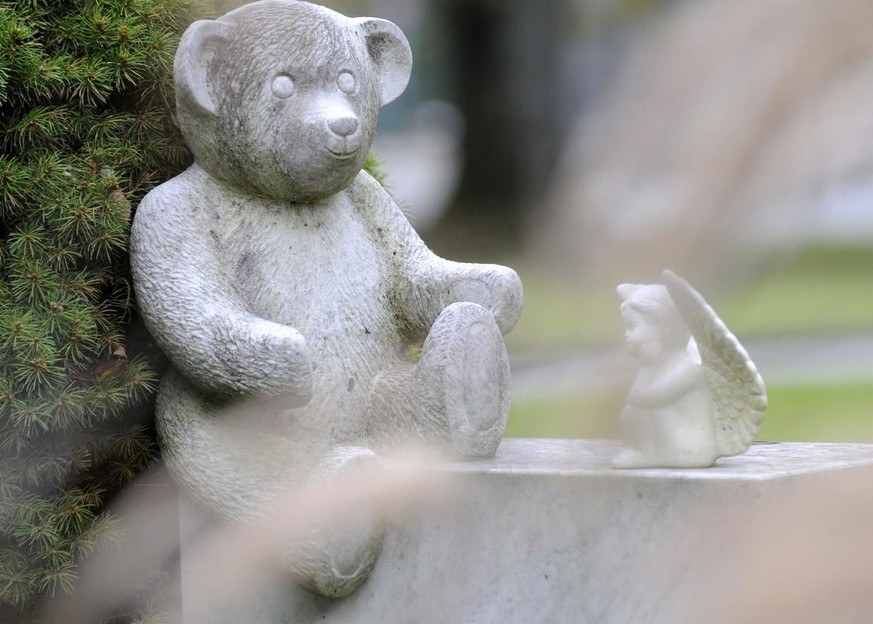 Nein, hier opfert niemand Kinder auf Friedhöfen