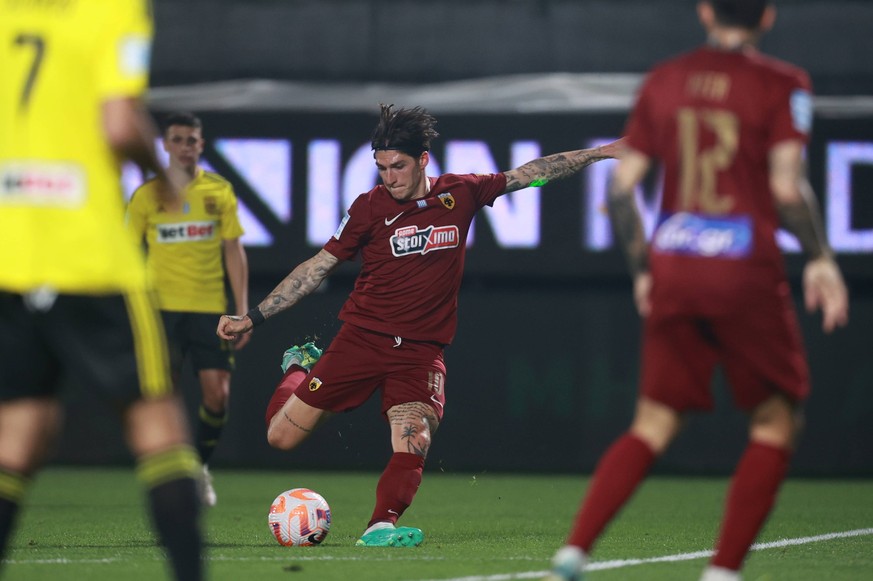 Griechenland Fußball Super League Playoff Saison 2022-2023 Kleanthis Vikelidis Stadion Thessaloniki, 08.05.2023 Aris Saloniki - AEK Athen 1:2 Steven Zuber M, Athen zieht ab und macht das Tor zum 1:2 A ...