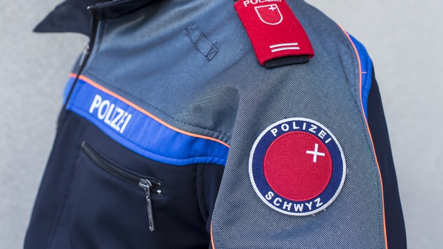 [Editor's note: posed scene] Detail view of the police uniform of the Cantonal Police of Schwyz, pictured in Schwyz, Switzerland, on November 23, 2015. (KEYSTONE/Alexandra Wey)