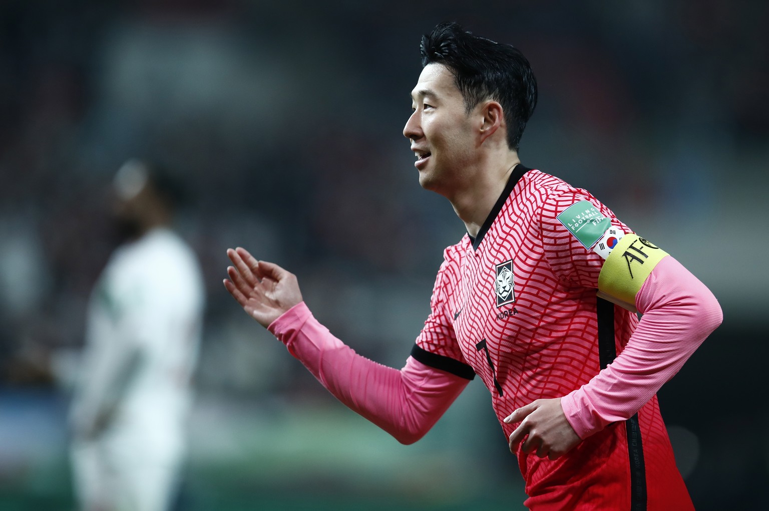 ARCHIVBILD ZUR VORSCHAU AUF DIE GRUPPE H --- epa09846086 South Korea&#039;s Son Heung-min celebrates after scoring the 1-0 lead during the FIFA World Cup 2022 Asian Qualifiers soccer match between Sou ...