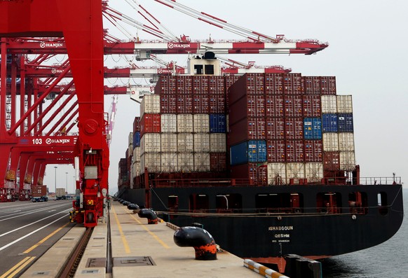 Giant cranes are seen at the Hanjin Shipping container terminal at Incheon New Port in Incheon, South Korea, September 7, 2016. REUTERS/Kim Hong-Ji/File Photo GLOBAL BUSINESS WEEK AHEAD PACKAGE Ð SEAR ...