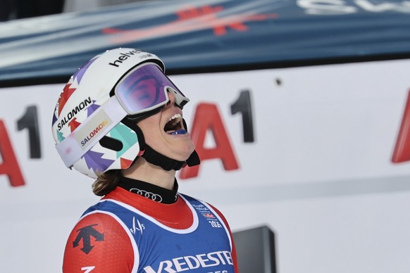 Switzerland&#039;s Michelle Gisin reacts at the finish area of a women&#039;s giant slalom, at the Alpine Ski World Championships, in Saalbach-Hinterglemm, Austria, Thursday, Feb. 13, 2025. (AP Photo/ ...