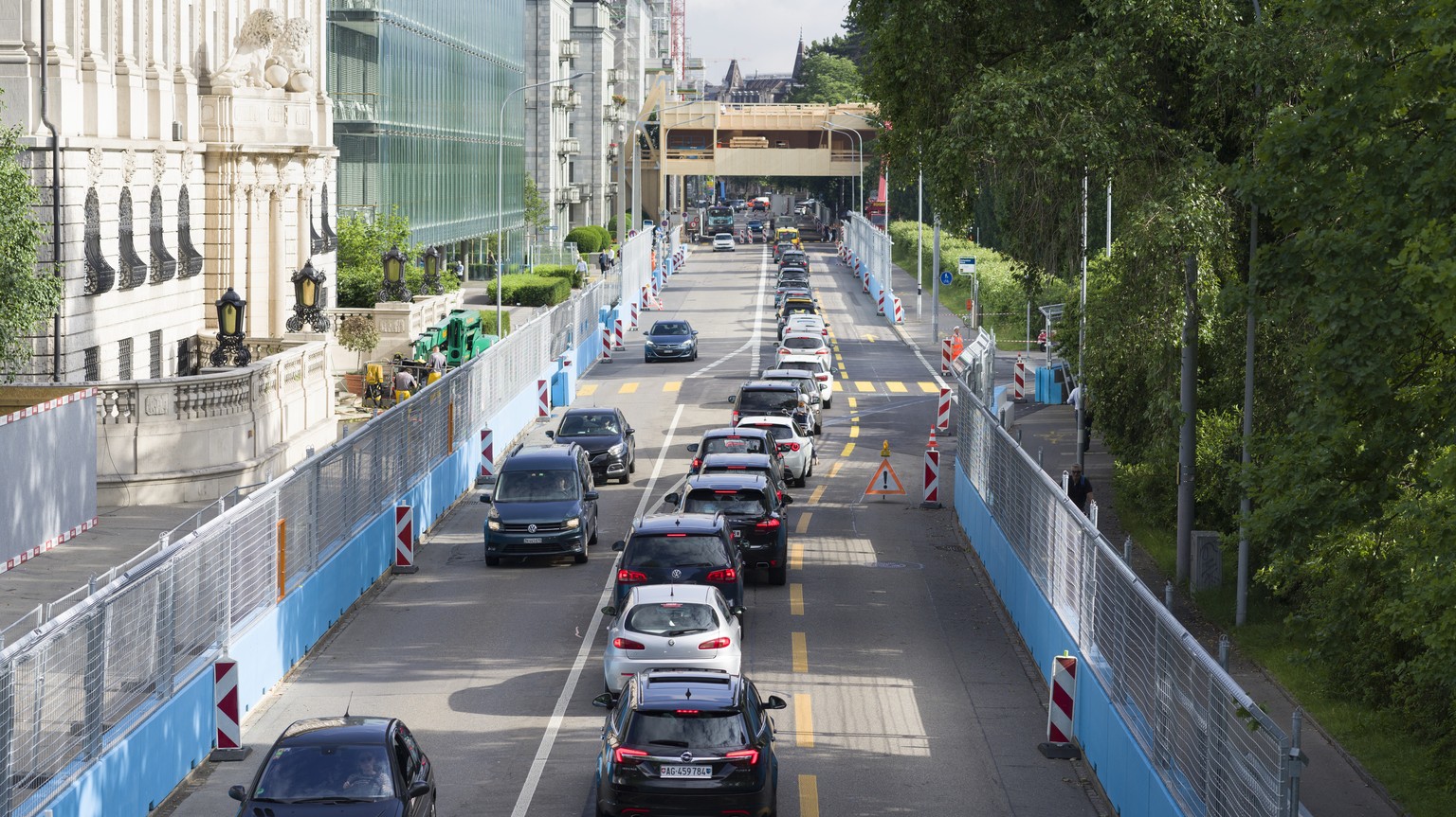 Beton und Gitterabsperrungen verwandeln das
Mythenquai in Zuerich am 31. Mai 2018 in eine Rennstrecke. Am 10. Juni 2018 findet mit dem Zuercher E-Prix erstmals seit 63 Jahren wieder ein Autorennen au ...