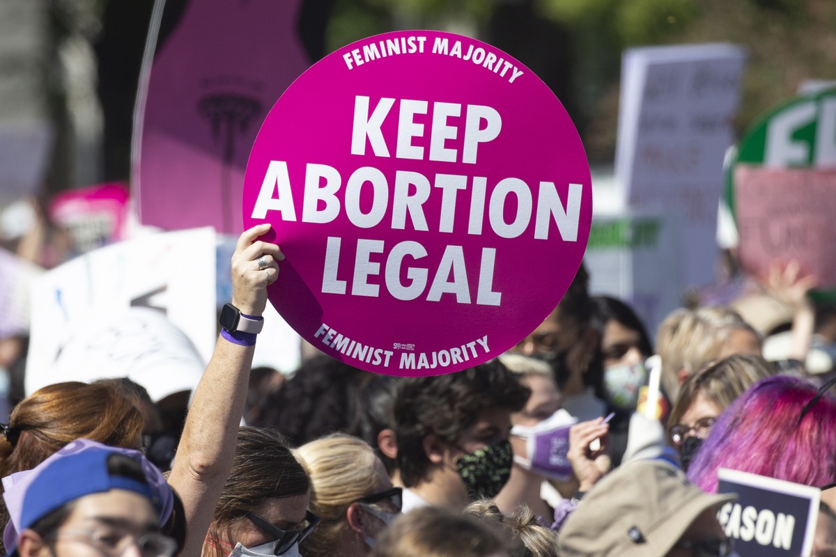 epa09502479 Thousands of people participate in the Women's March in Washington, DC, USA, 02 October 2021. Thousands in Washington and other parts of the United States participated in rallies to v ...