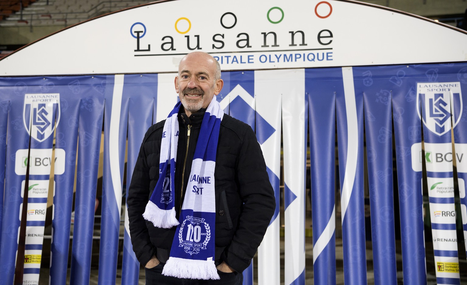 Le nouveau president du FC Lausanne-Sport, David Thompson, pose pour le photographe lors de la rencontre de football de Super League entre le FC Lausanne-Sport, LS, et le FC Basel 1893 ce samedi 2 dec ...