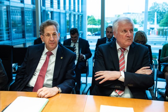 epa07015325 Hans-Georg Maassen (L), President of the German Federal Office for the Protection of the Constitution, sits next to Minister of Interior, Construction and Homeland Horst Seehofer (R) durin ...