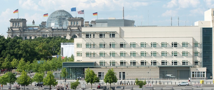 US-Botschaft, im Hintergrund der Reichstag