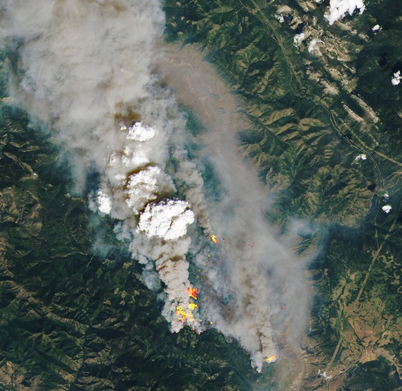 epa09316834 A handout satellite image made available by the National Aeronautics and Space Administration (NASA) shows a detailed view of the McKay Creek fire, some 23km north of the community of Lill ...