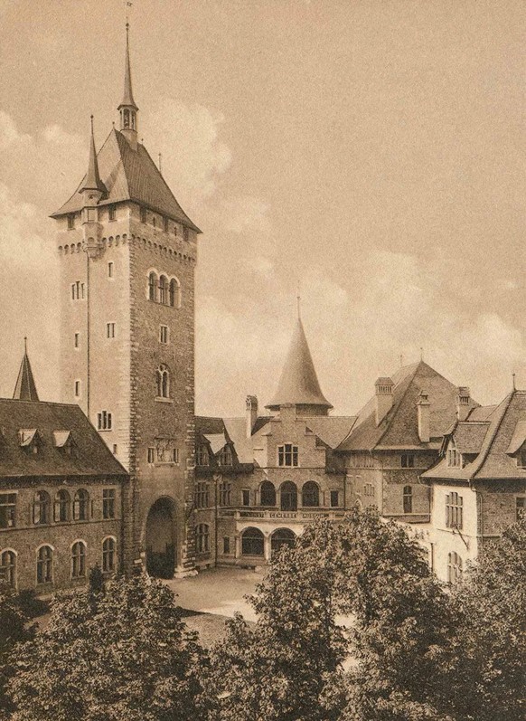 Das Schweizerisches Landesmuseum auf einer Postkarte, Ende 19. Jahrhundert. Hier wirkte Heinrich Angst bis 1903 als Direktor.
https://permalink.nationalmuseum.ch/100605509