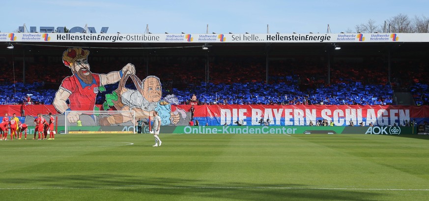 06.04.24 1. FC Heidenheim - FC Bayern M�nchen Deutschland, Heidenheim, 06.04.2024, Fussball, Bundesliga, 1. FC Heidenheim - FC Bayern M�nchen: Heidenheim Fans Choro und Plakat.. *** 06 04 24 1 FC Heid ...