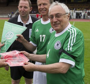 Spielt gerne Fussball: Ungarns Botschafter Nagy.