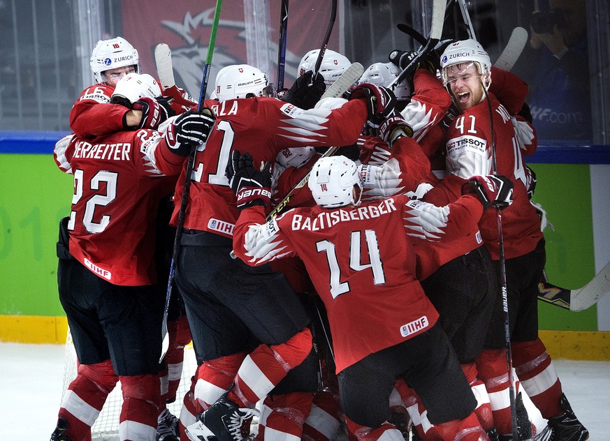 epa06751778 Players celebrate as Switzerland wins the IIHF World Championship semi-final ice hockey match between Canada and Switzerland in Royal Arena in Copenhagen, Denmark, 19 May 2018. EPA/LISELOT ...